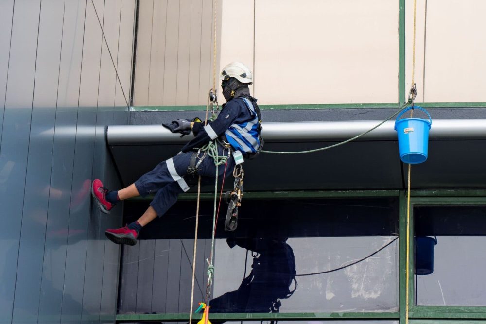 rope-access-facade-cleaning (18)